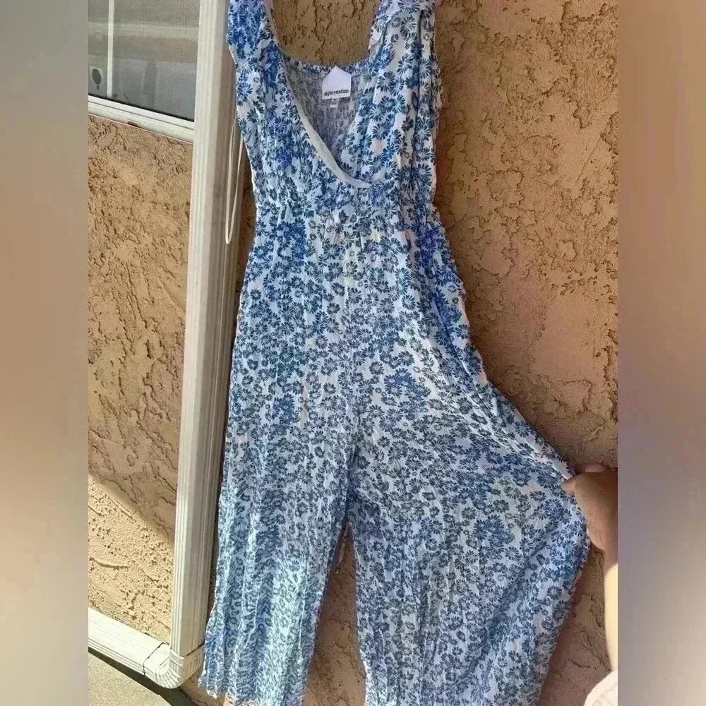 Skylar + Madison Jumpsuit Blue White Floral Print size M